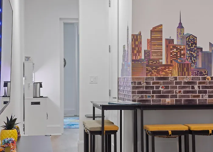 Hoboken Hideaway - Walk To Transit - 15 Mins To Nyc - Sleeps 6 Comfortably