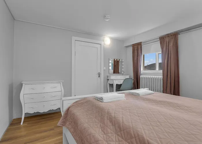 Castle Inn Apartments - Downtown Keflavik