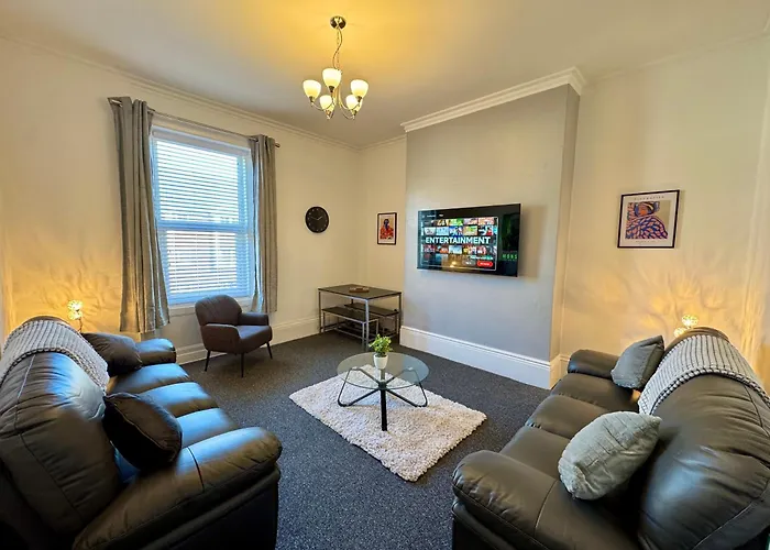 The Whitley Maisonette, Luxury Family Holiday Home