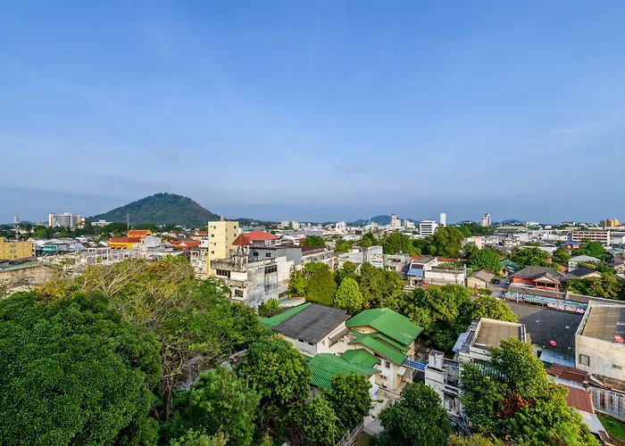 Apart hotel: The Topaz Residence Phuket Town