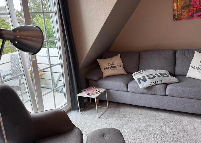 Maritim Und Individuell In Wenningstedt Mit Balkon