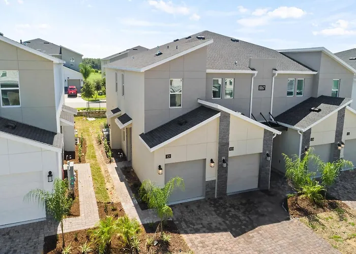 Lovely Apartments 18 Minutes Away From Disney!