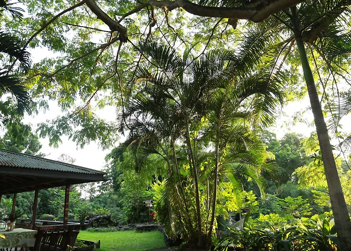 B&B only: Hale Maluhia Country Inn