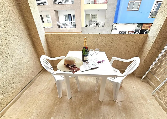 1A Apartment Abrigos, Wifi And Balcony