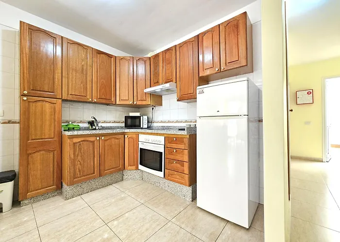 1A Apartment Abrigos, Wifi And Balcony