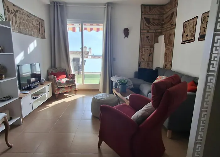 Ático Mediterráneo con Terraza y Solárium en el centro y a un paso del mar en Rincón de la Victoria