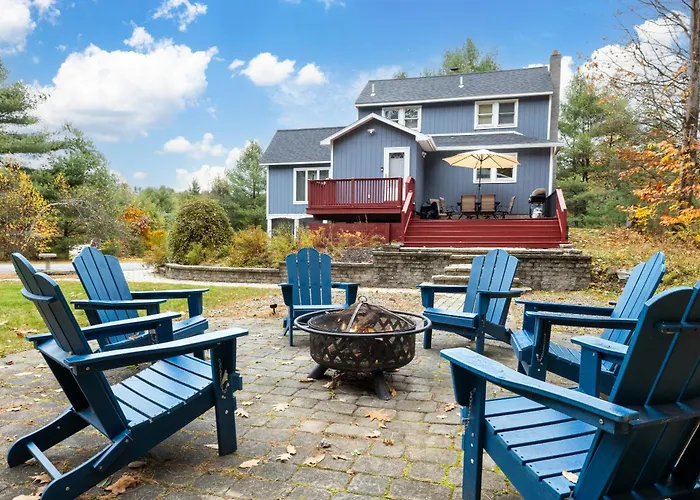3Br Retreat With Game Room, Hot Tub Near Lake George