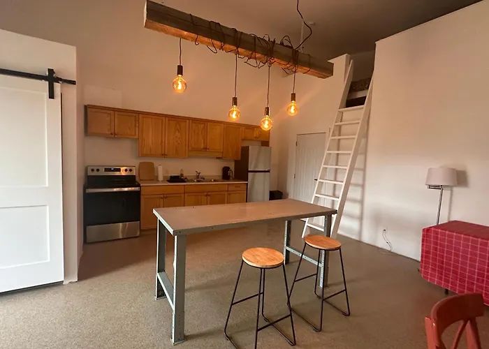 Mezzanine Loft Above The Barn