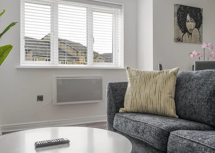 2 Luxurious Apartments With Free Parking Near Chelmsford City