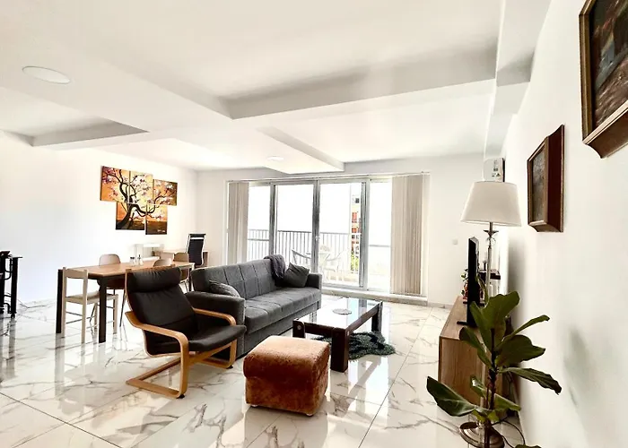 Quiet Private Suite & Room In Spinola Bay Central Near Beaches - Shared Apt