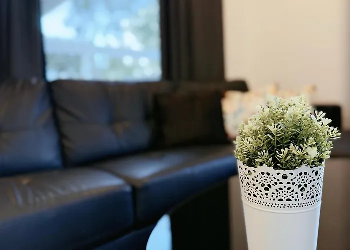 Arnold Box Hill - Modern 2Bed Apartment