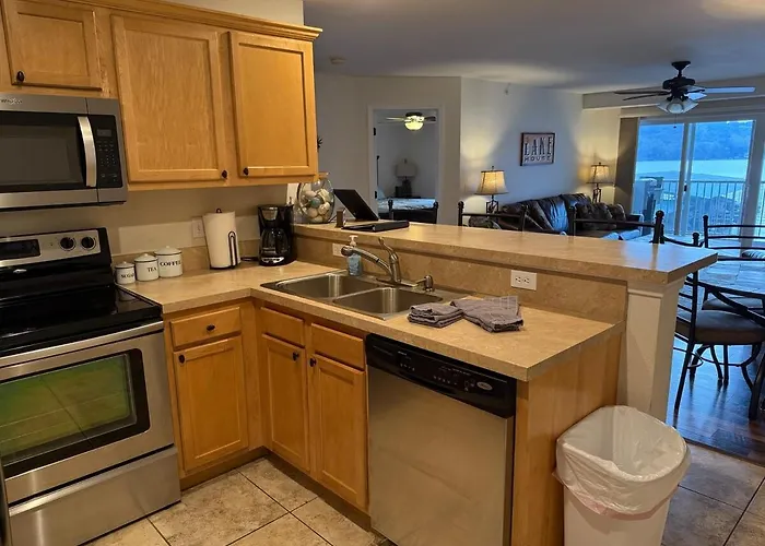 Lake Front And Calm Waters At Miramar 3Br 2Ba