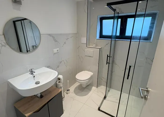 Modernes 2 Zimmer Souterrain Apartment - Zentral - Nahe Hamburg & Luebeck