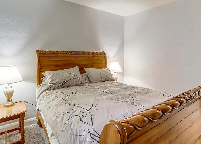 Striking Tudor Revival In Five Points District!