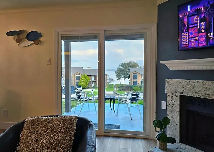 Lake Living, Modern And Cozy