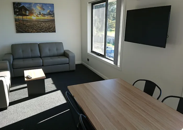 Youngtown Executive Apartments - 2Br King & Queen Free Parking & Wifi Inclusive - Options For Split King Or Cot - Fee Applies