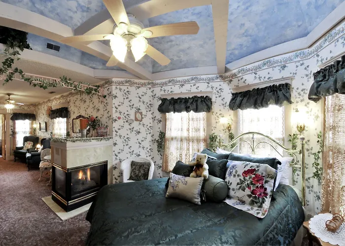 Bed and Breakfast Holden House 1902 Inn