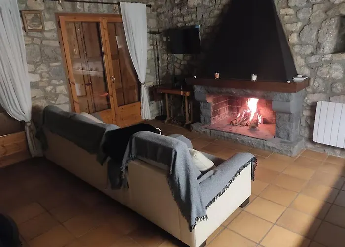 El Vilarot. La casa de piedra en la naturaleza.