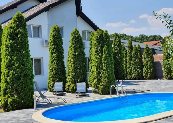 Guest house: Greenwood Residence
