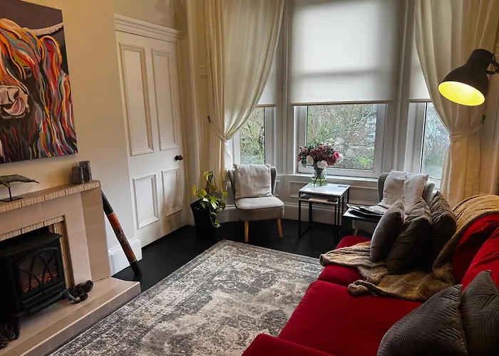 Beautiful Traditional Top Floor Flat In The Center Of Largs