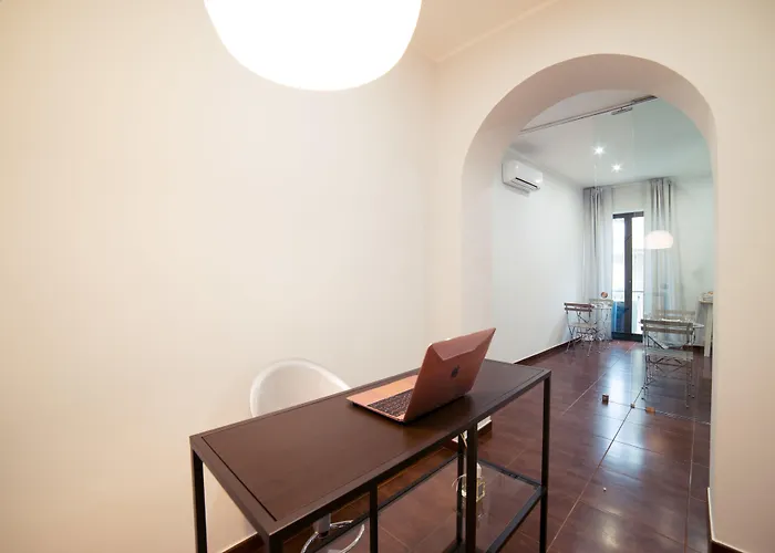  Glam House
