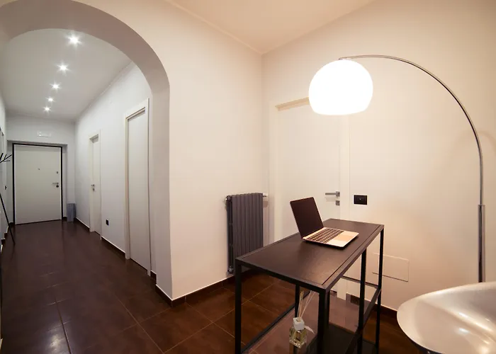  Glam House