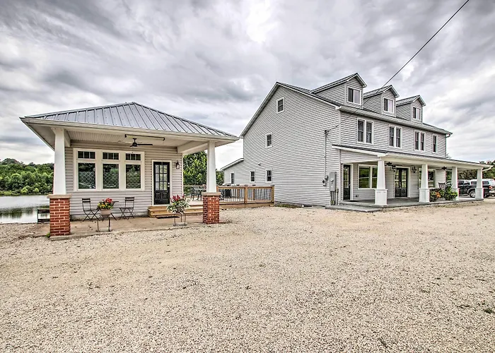 Lakefront Studio Guest Home On Hermann Wine Trail!