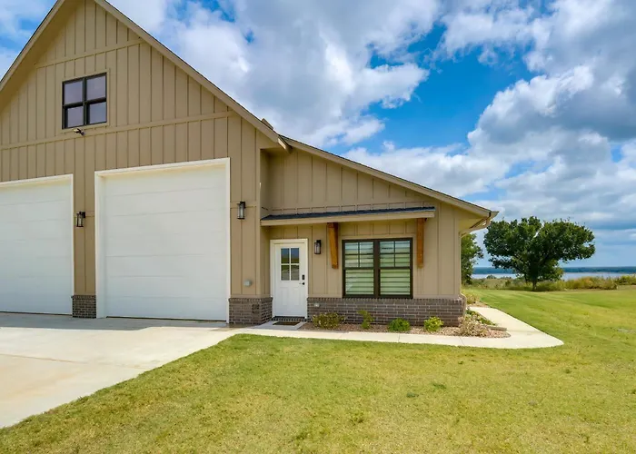 Family-Friendly Apt W/ Lake Views In Ponca City!