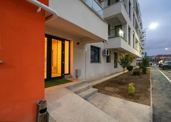 Nature-Themed Studio By Blvd 16B7 - Free Parking