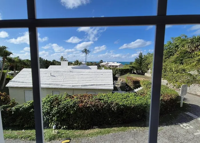 Tranquil Roomy Getaway Close To City