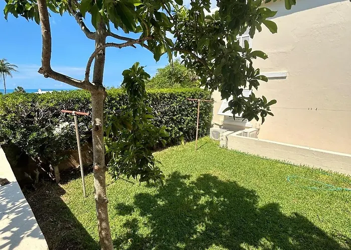 Tranquil Roomy Getaway Close To City