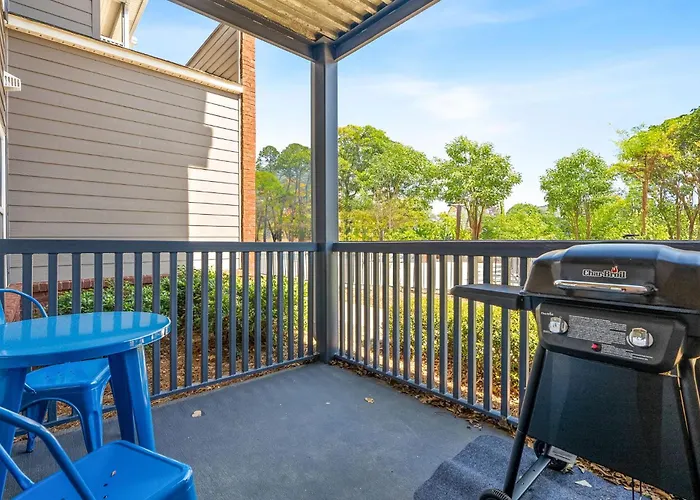 Sweet Home Au Condo 2 Mins To Downtown & Stadium