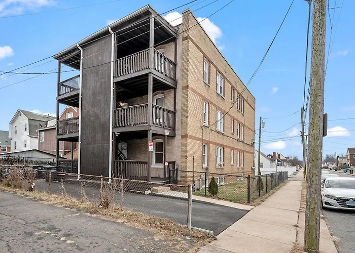 Downtown Hartford 2Br Family Pet Friendly