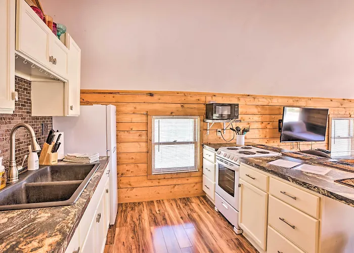 < 1 Mi To Dtwn Suttons Bay! Studio W/ Shared Beach