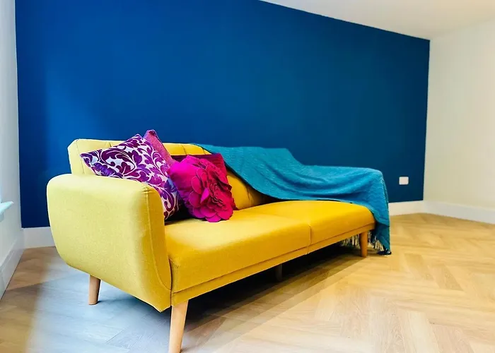 Livinspace- Modern And Spacious 2 Bed Flat In Central Sutton