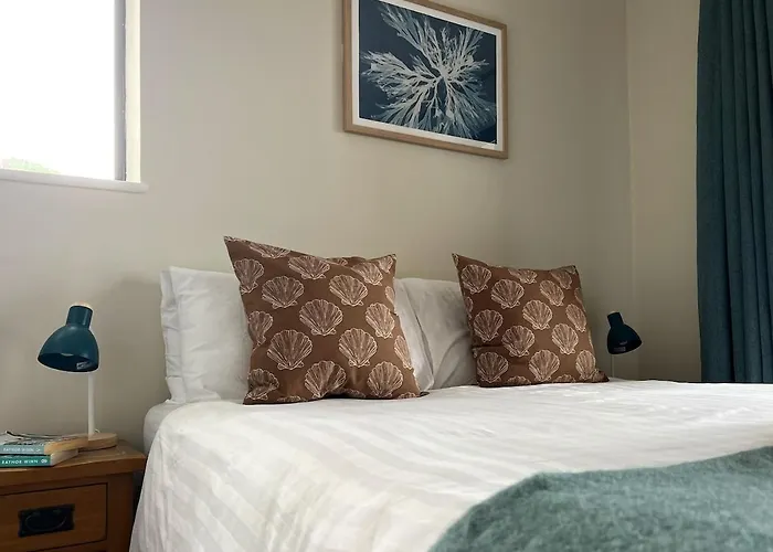 Deluxe Seaside Flat Easy Access