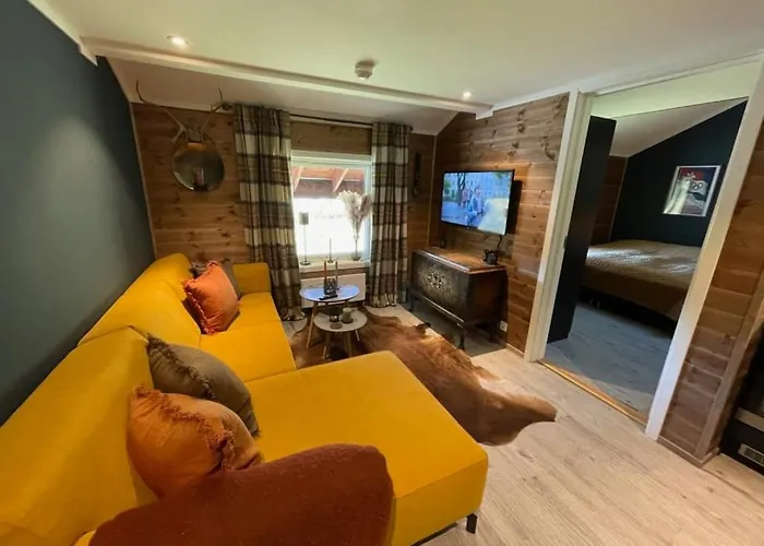 Charming Apartment With Lodgefeeling