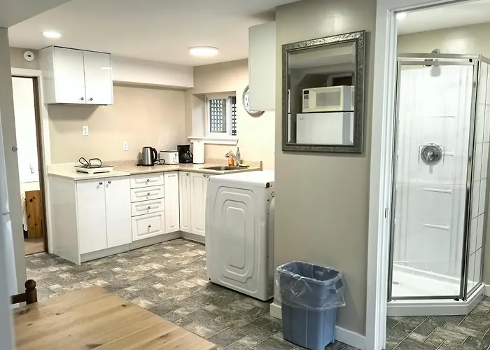 Private Cozy 2Bdrm Sleep5Pp Metrotown! Free Parking! Self Check-In!