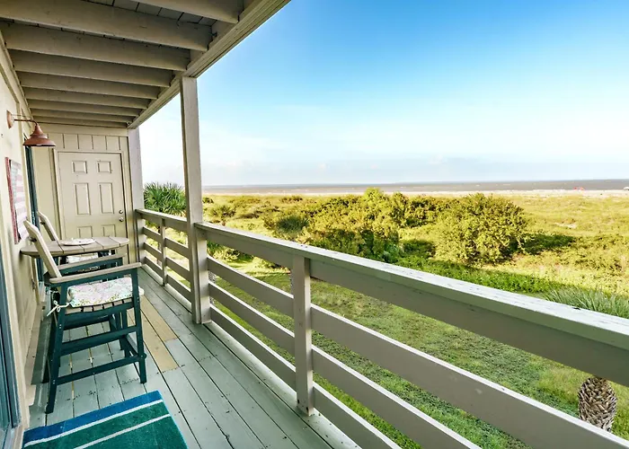 Resort Views - Huge Balcony - Steps To The Beach!