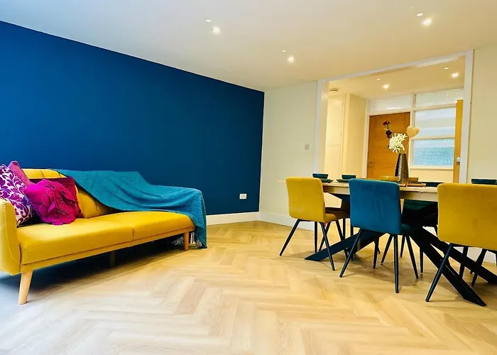 Livinspace- Modern And Spacious 2 Bed Flat In Central Sutton