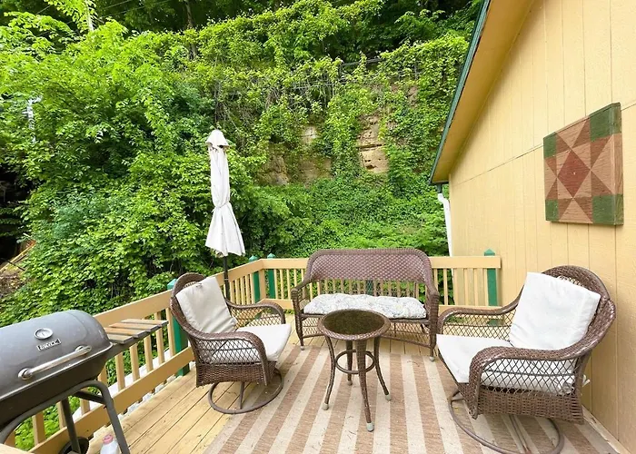 Bluffside Chalet Suite