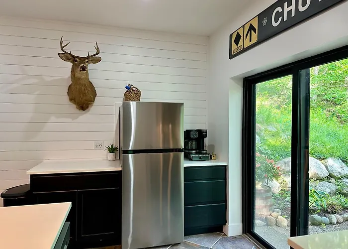 Modern 2Br Retreat In Harbor