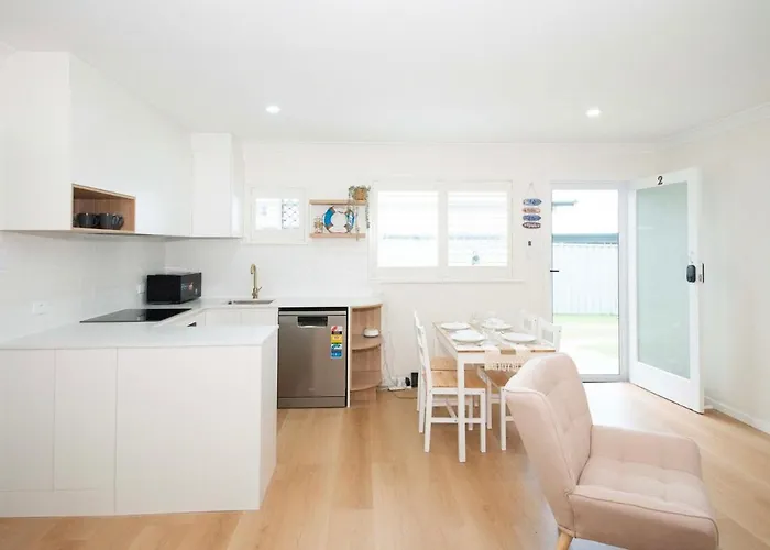 Cove At Redcliffe - Modern Coastal Hideaway