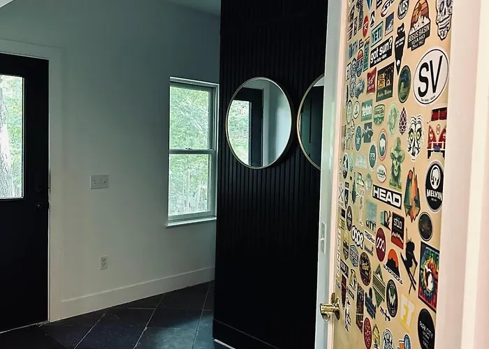 Modern 2Br Retreat In Harbor
