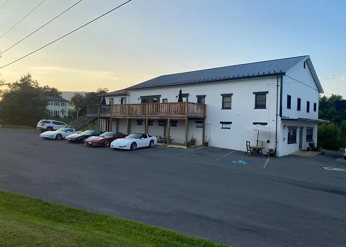 Barndominium Apartments By The Mountainside 15 Minutes From Carlisle 4Br And 2Br Apartments