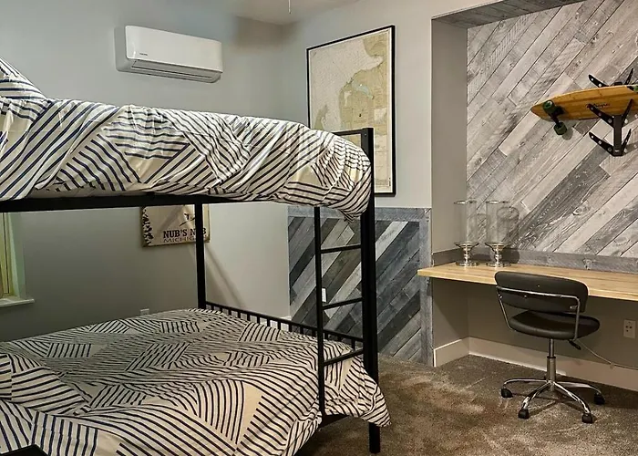 Modern 2Br Retreat In Harbor