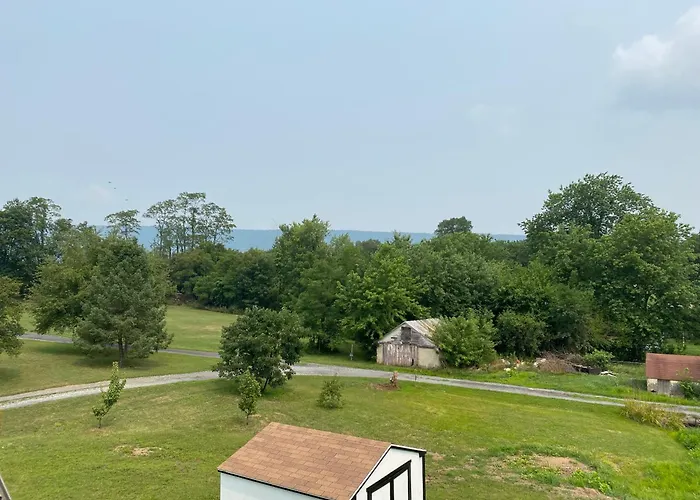 Barndominium Apartments By The Mountainside 15 Minutes From Carlisle 4Br And 2Br Apartments