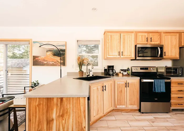 Ralston Creek Cottage - Serene Park Views