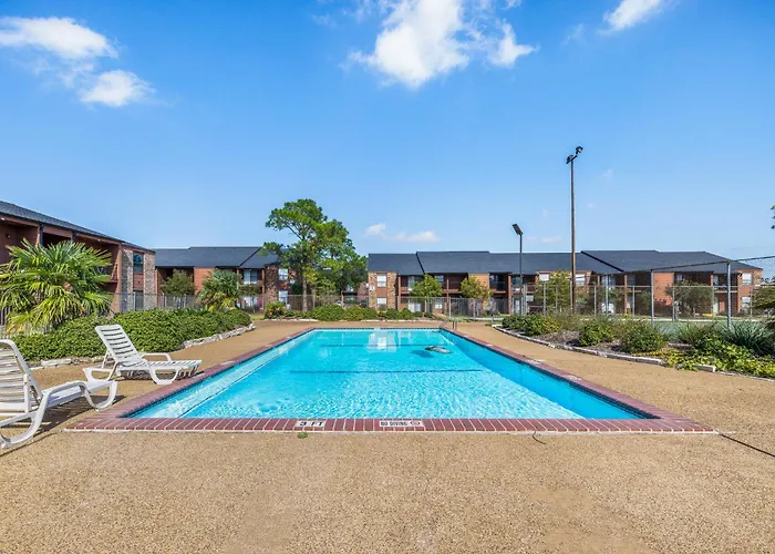 Sophisticated 2Br 2Ba By Tamu, King Bed, Washer & Dryer, Smart Tv
