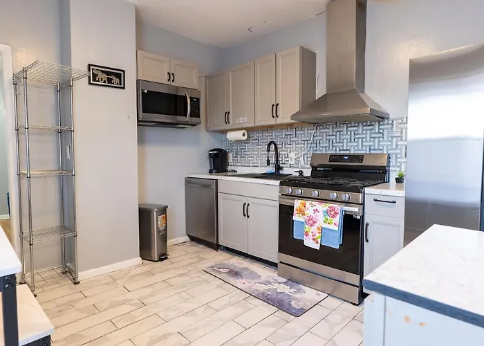 New 3 Bedroom Apt In Elizabeth Railroad Style Path Train Bus Hospital Ewr Airport Nj Manhattan Nyc